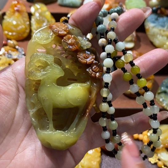 蛇纹石玉未镶嵌颈饰