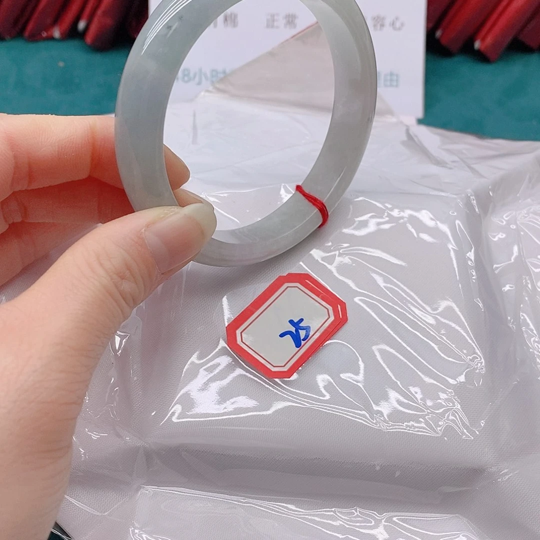 翡翠手镯未镶嵌风***?2555555555