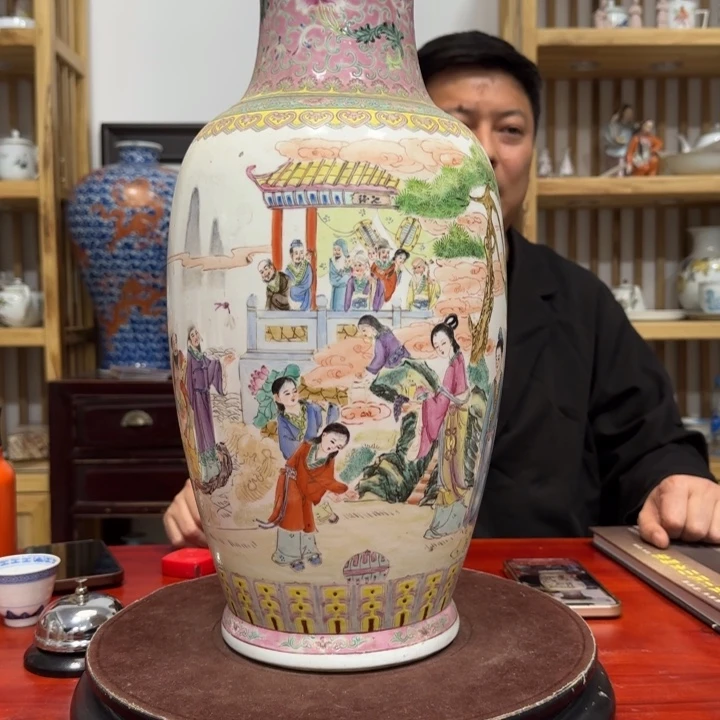 爱***主陶景德镇陶瓷人物花瓶