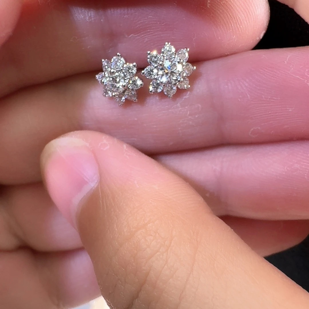 钻石耳饰18K金镶嵌太阳花大号一对