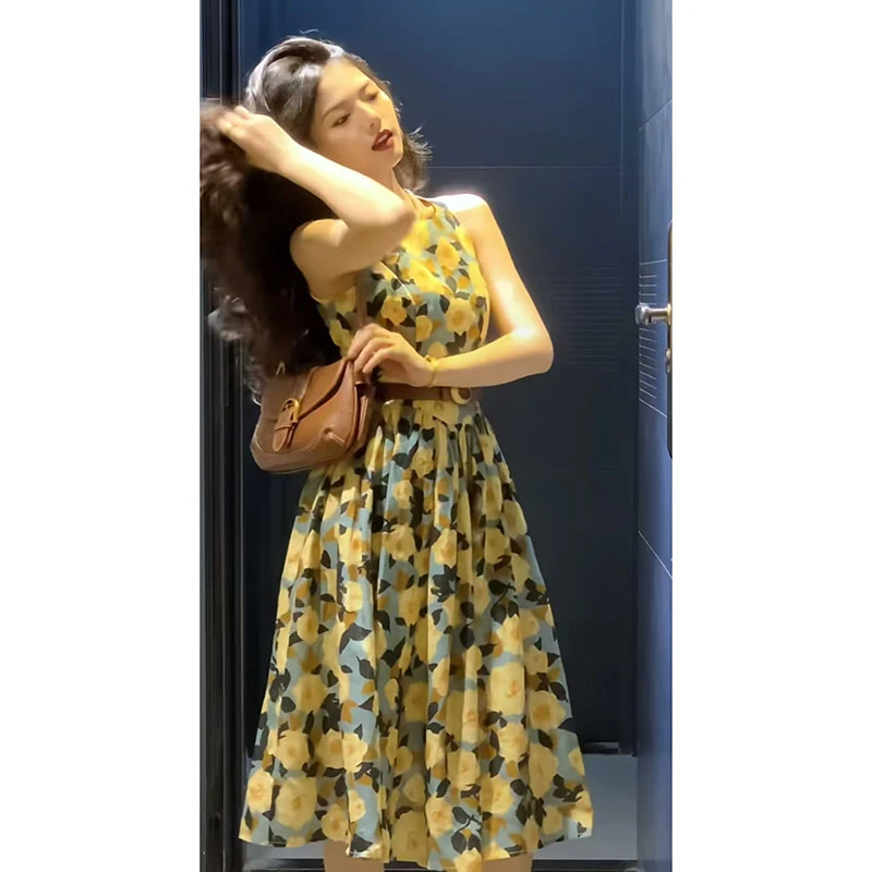 温柔风圆领无袖设计感时尚名媛碎花裙2025年新款时尚蓬蓬连衣裙女