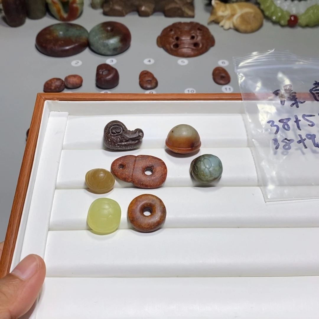 颈饰未镶嵌透闪石质玉*️***