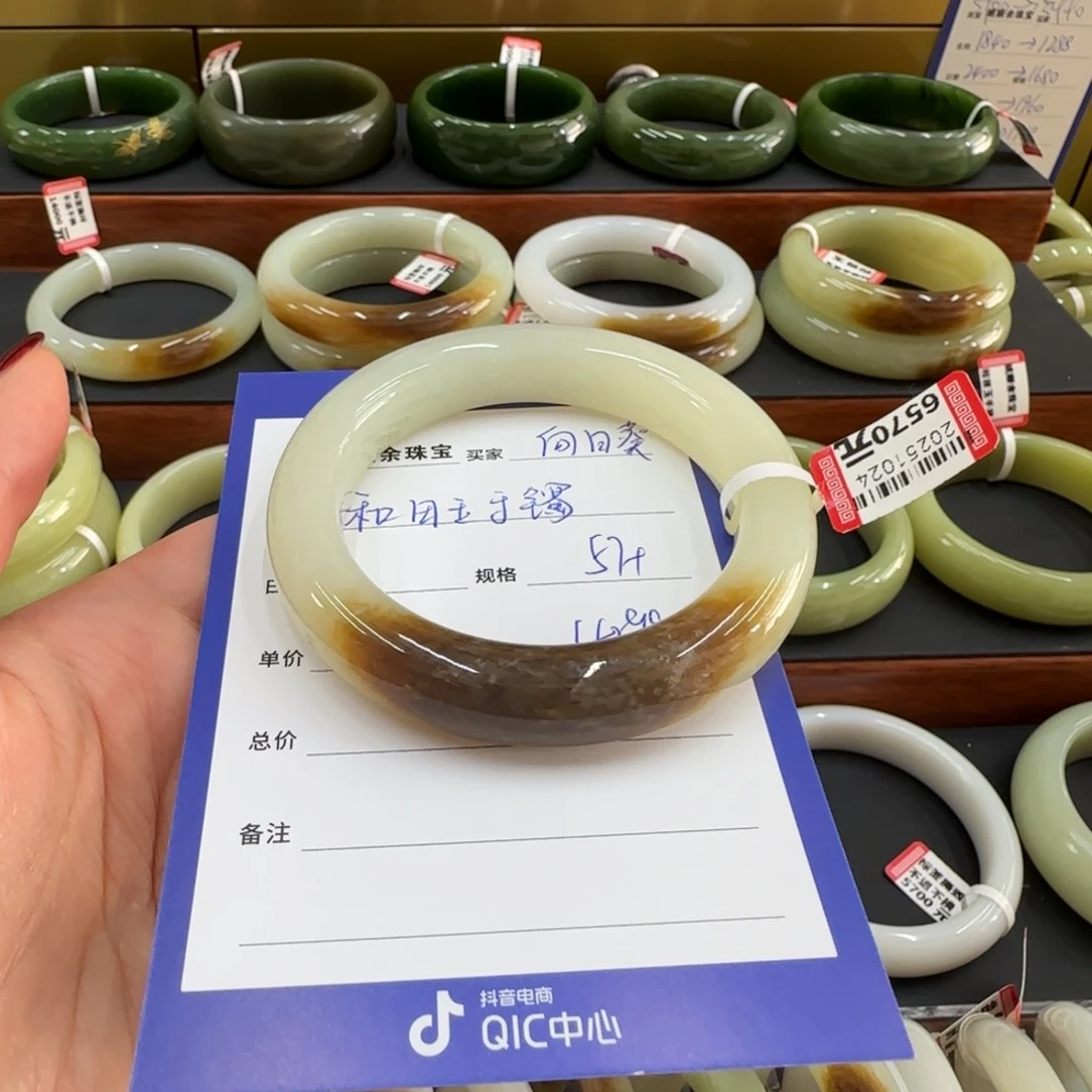 未镶嵌手镯和田玉向**?