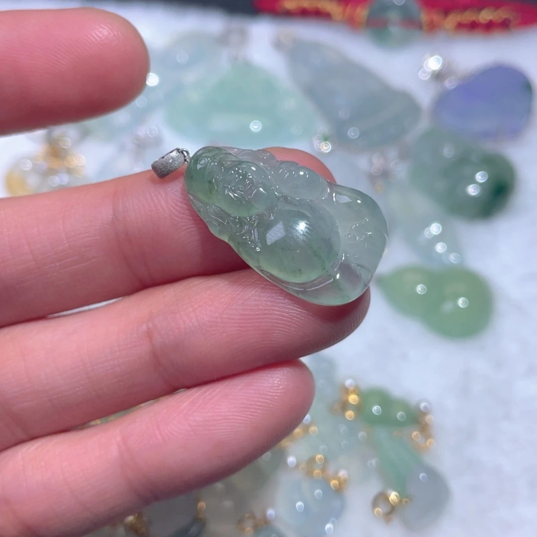 翡翠18K金镶嵌颈饰翡翠