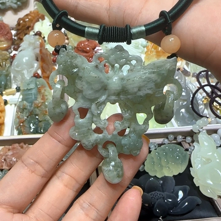 蛇纹石玉未镶嵌吊坠