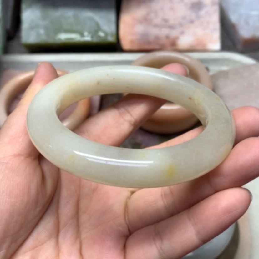 【闪购商品】未镶嵌手镯石英岩玉57➕