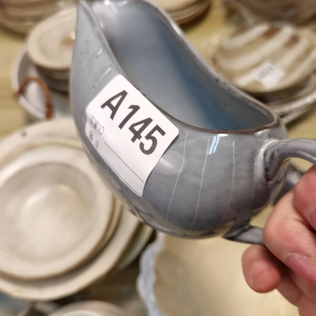 瓷片微瑕引流壶一个