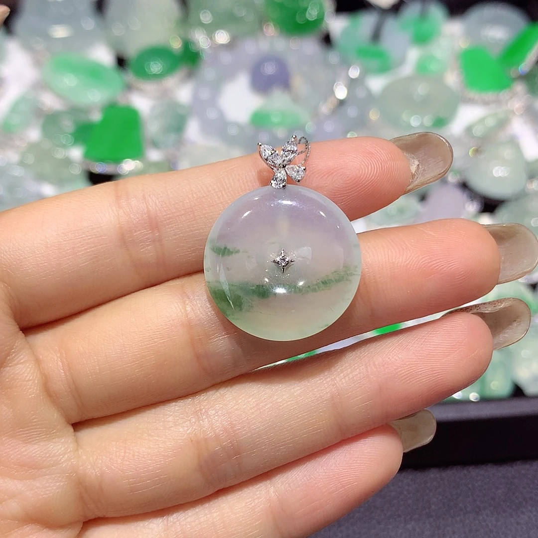 翡翠18K金镶嵌颈饰扣