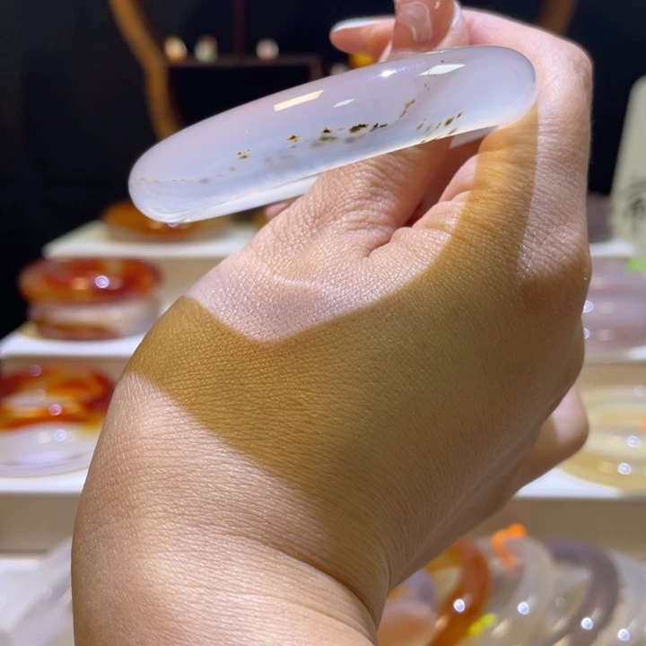 玛瑙/玉髓手镯未镶嵌