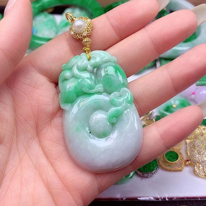 翡翠未镶嵌颈饰翡翠