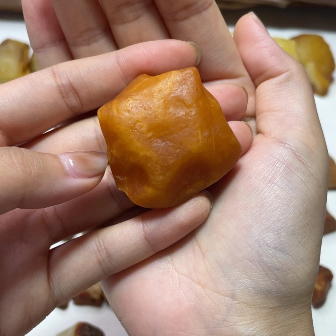 定制琥珀是****鸭天然琥珀