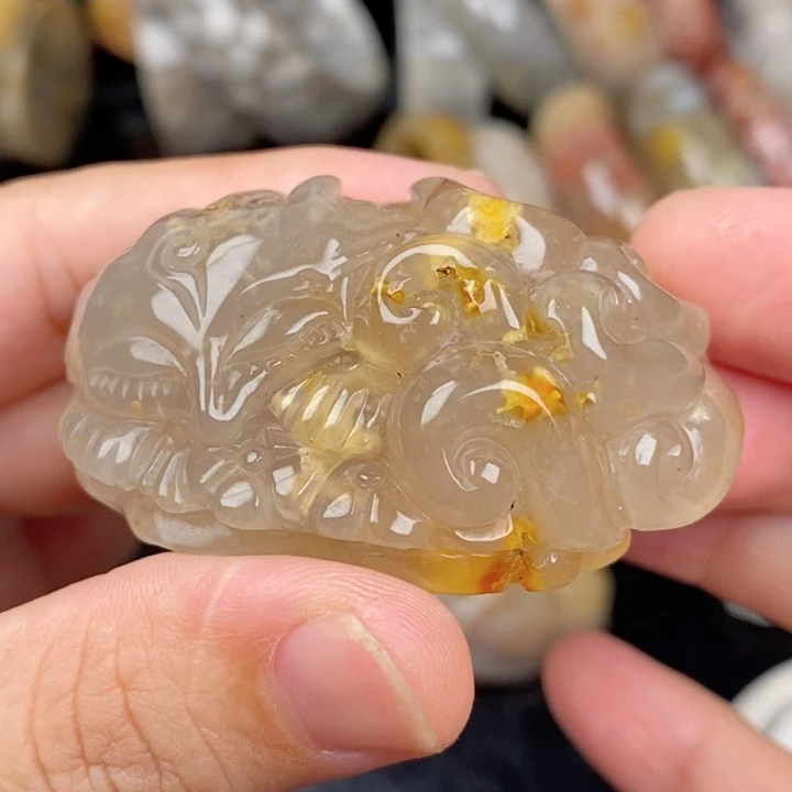 硅化玉未镶嵌颈饰