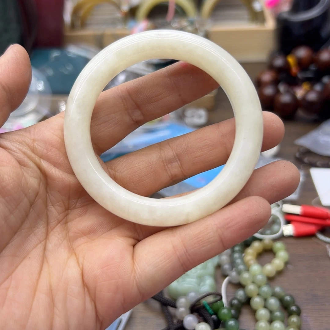 和田玉未镶嵌手镯54.1圈围697