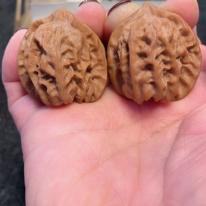 刘***代把件文玩核桃文玩核桃曹大龙