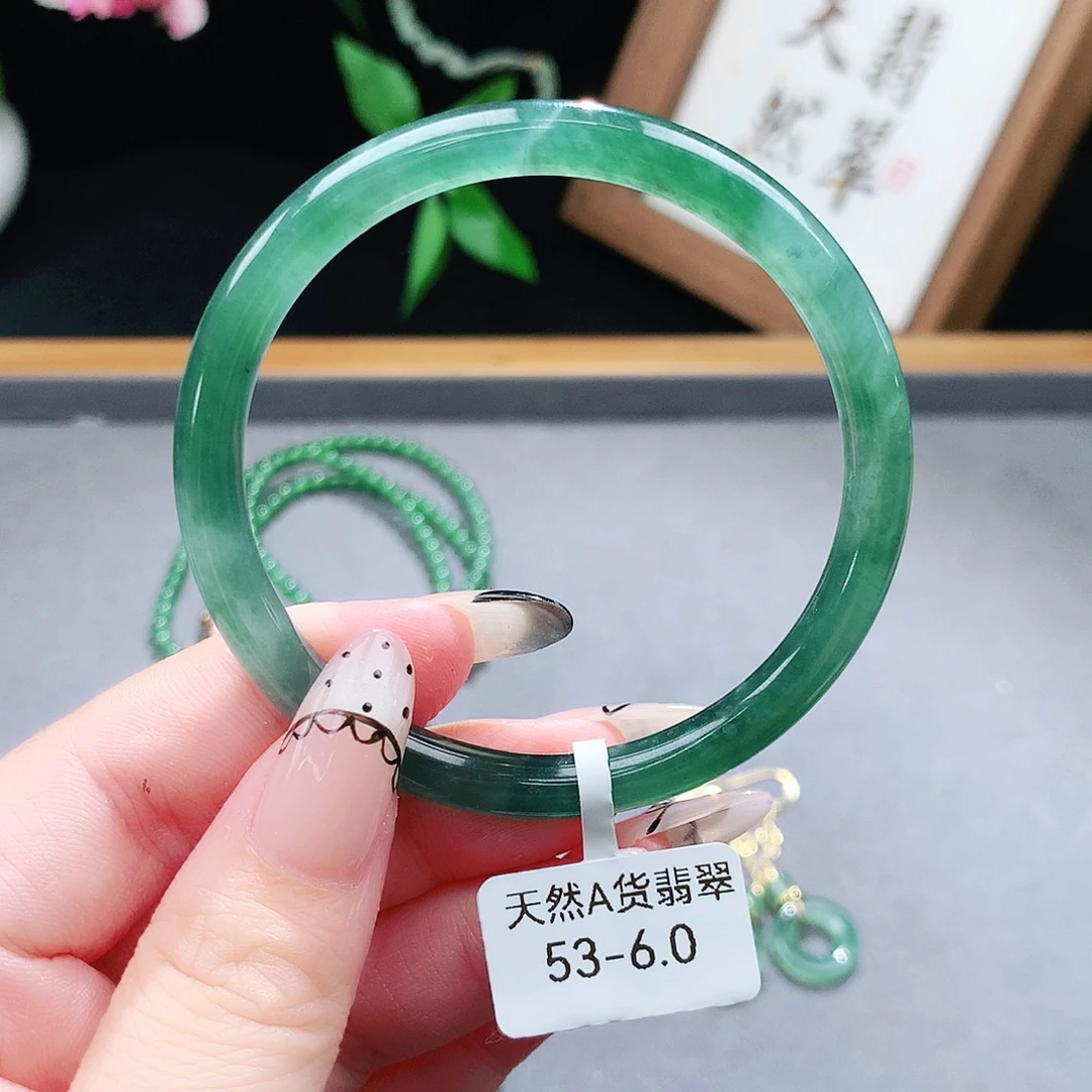 翡翠手镯（圆镯）未镶嵌