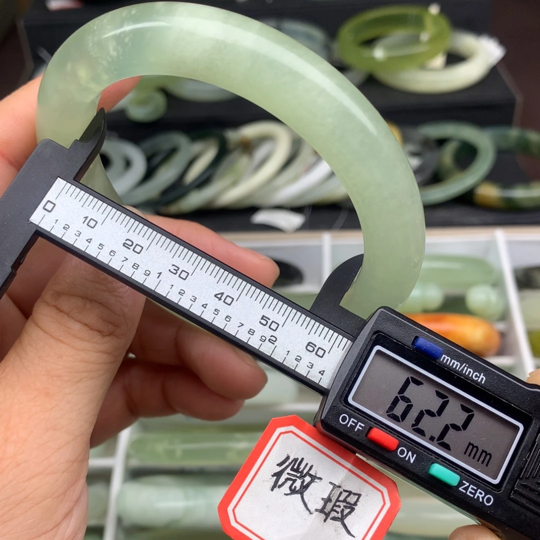 蛇纹石玉未镶嵌手镯689