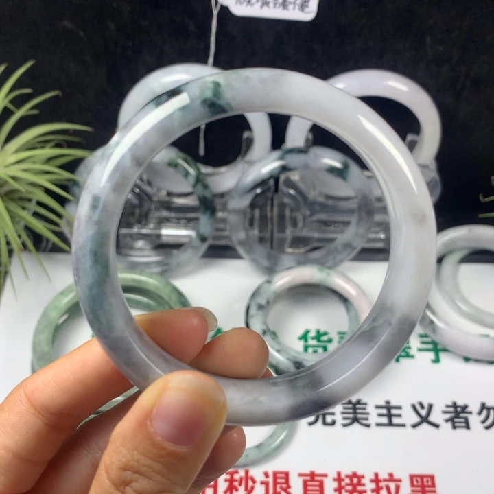 翡翠未镶嵌手镯40号。58.3圈