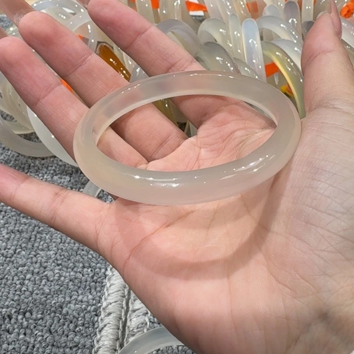 玛瑙/玉髓手镯未镶嵌j*n002