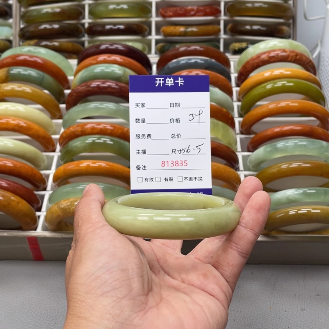 嫣***然蛇纹石玉未镶嵌手镯