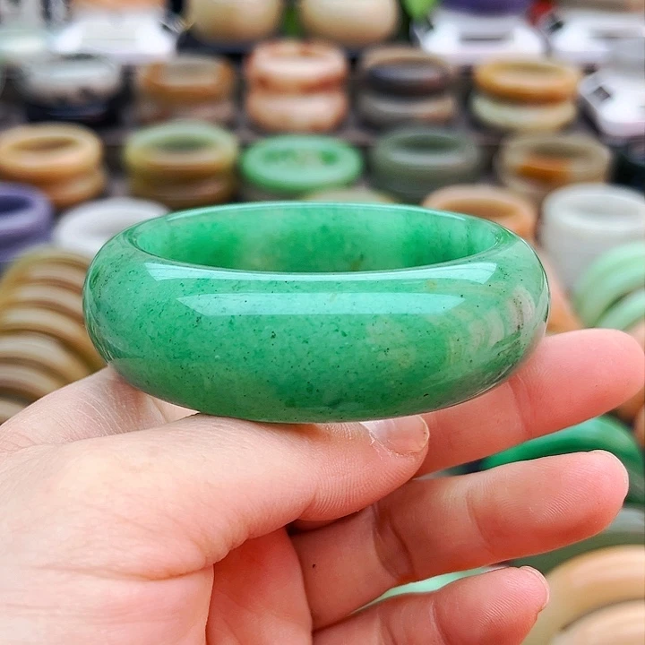 未镶嵌手镯（圆镯）石英质玉