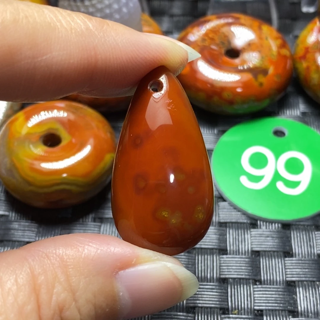 未镶嵌颈饰玛瑙/玉髓秋**语