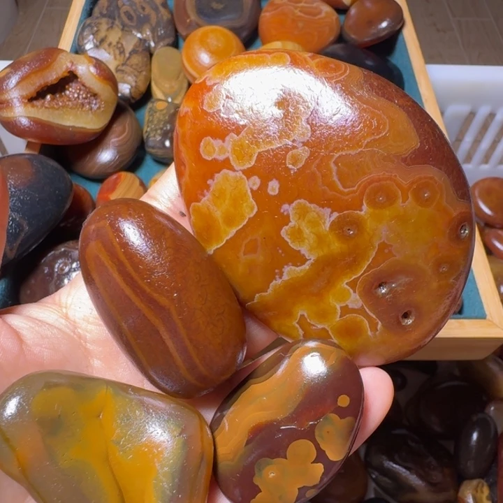 幸***运瓷片马达加斯加奇石手把件浮雕