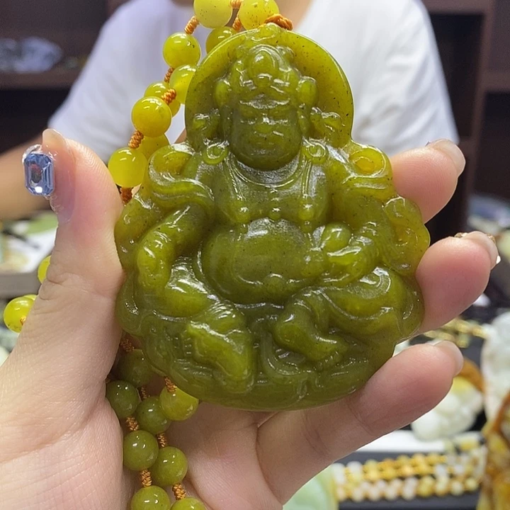 蛇纹石玉未镶嵌颈饰