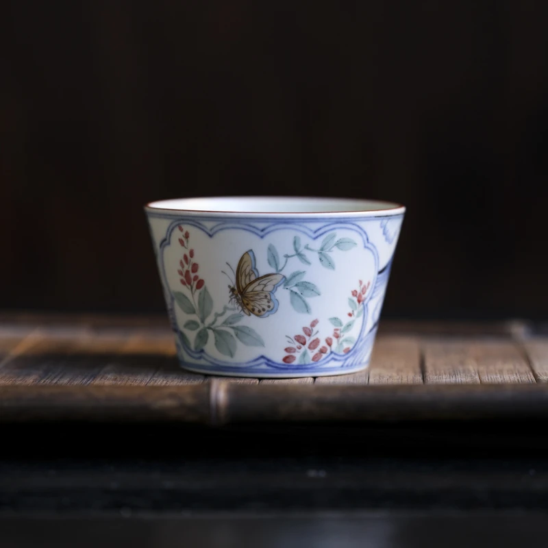 【坐饮亭竹】开窗斗彩蝶恋金香花猪口杯160ml（新墨冉0328）