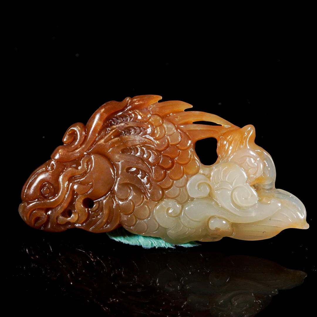 LOT.024和田玉巧雕鱼化龙佩/X2796