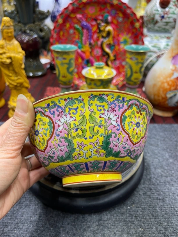 珐琅彩多字款花卉赏碗摆件