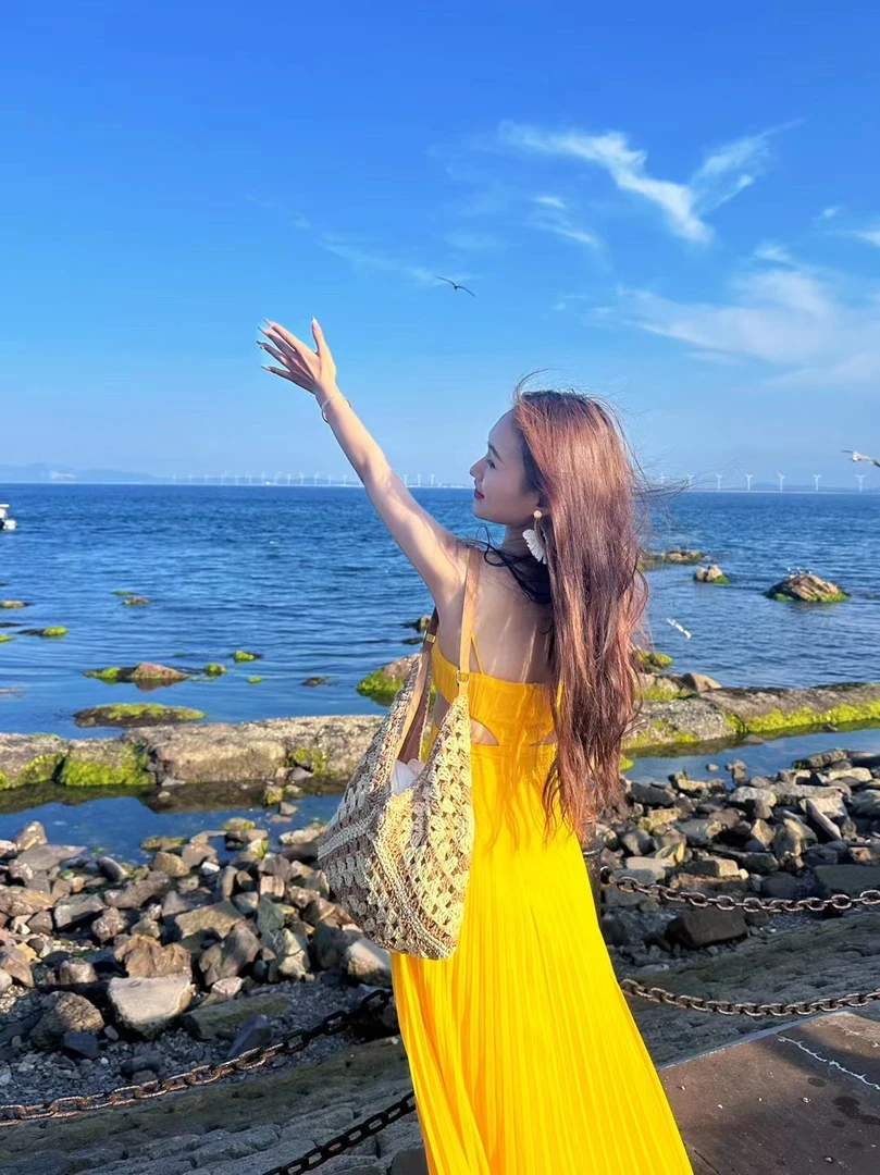 2025夏季吊带长裙连衣裙露背连衣裙夏季挂脖长款女装