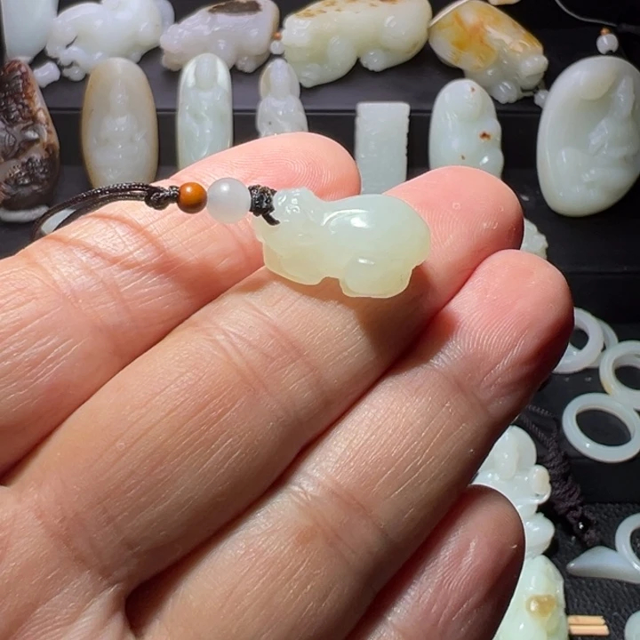 和田玉未镶嵌颈饰