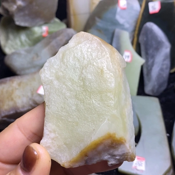 和田玉（糖玉）未镶嵌挂件