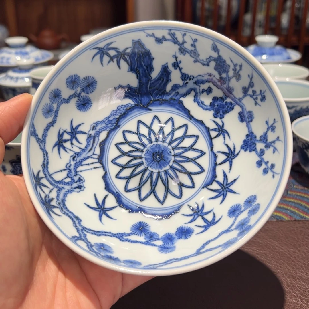 杯青花松竹梅卧足碗口径约13.6厘米