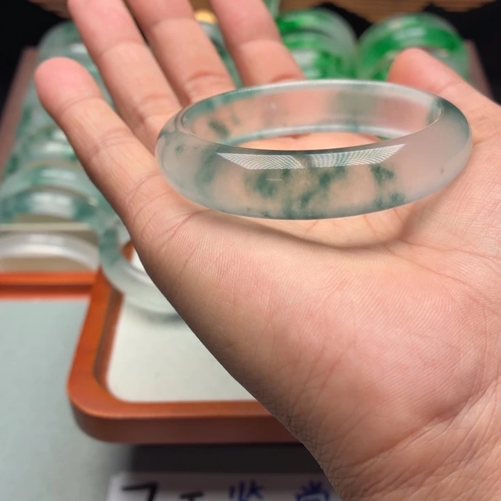 十***安石英质玉未镶嵌手镯