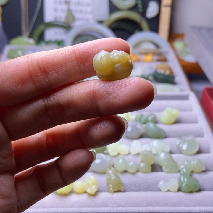 无***夏和田玉未镶嵌手链