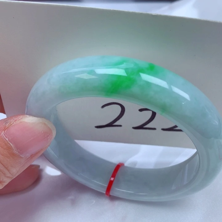 翡翠手镯未镶嵌翡翠