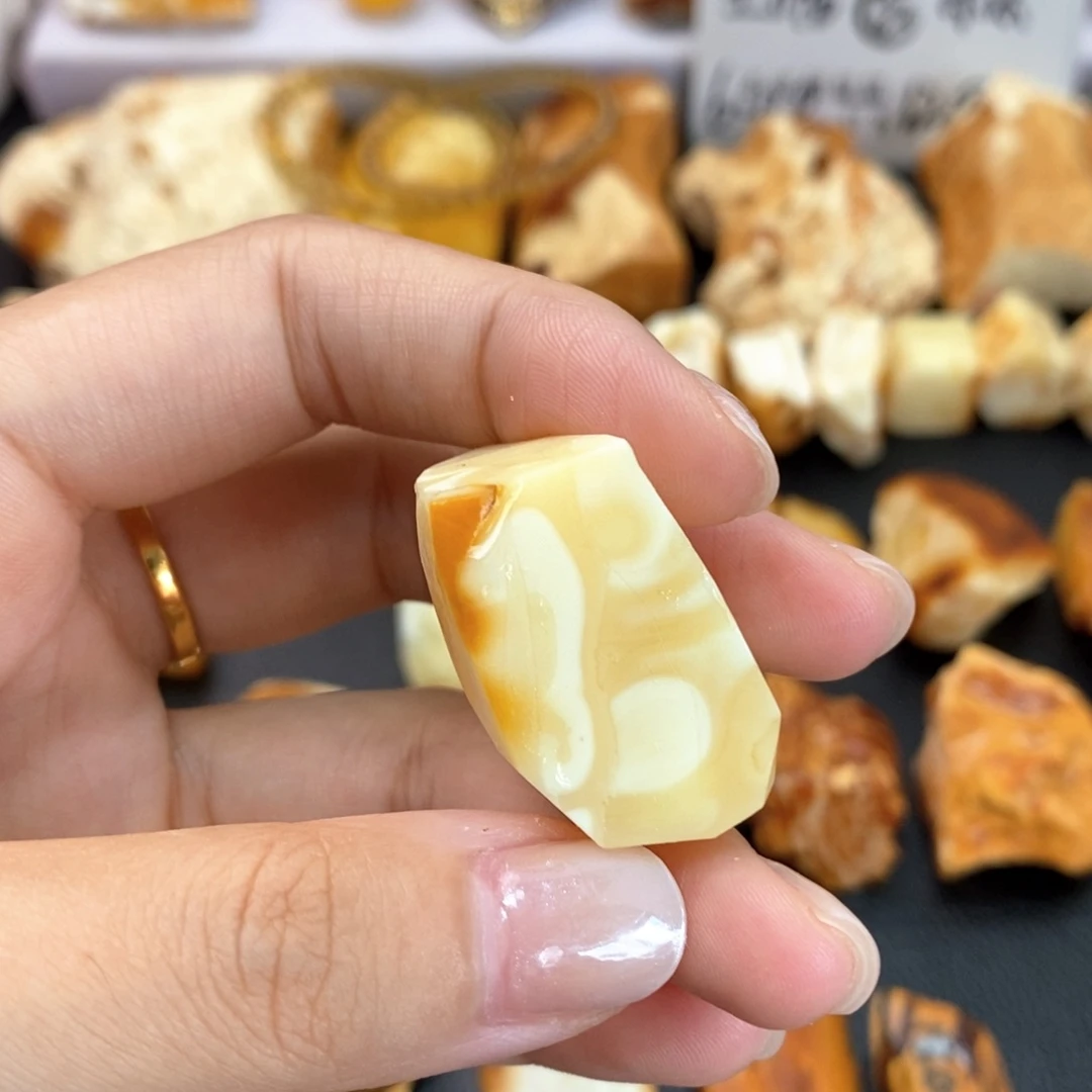 定制琥珀未镶嵌蜜蜡