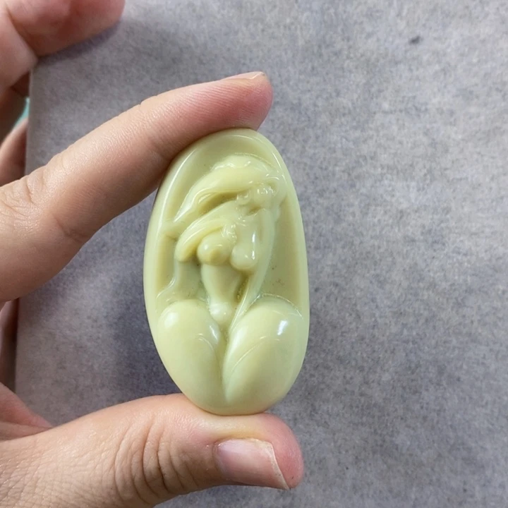 岫玉未镶嵌挂件吊坠