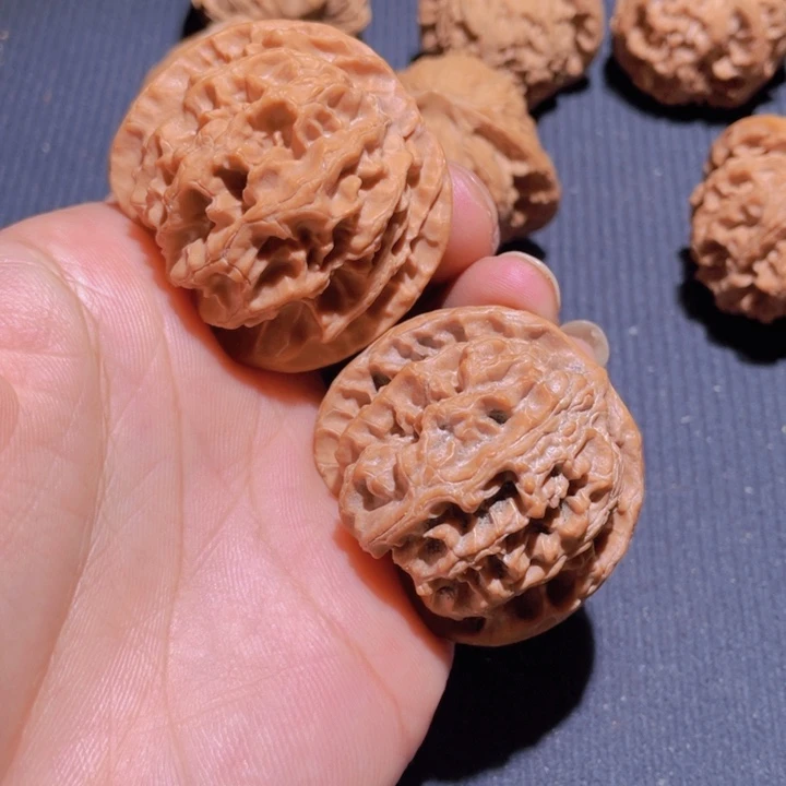 文玩核桃吊坠苹果园