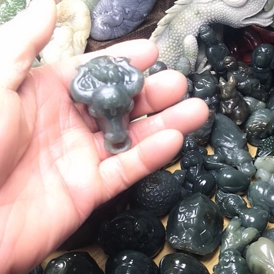 和田玉（糖玉）未镶嵌把件