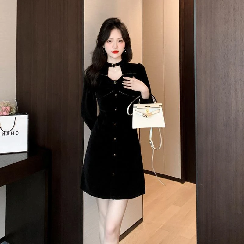 2025年秋冬新款赫本小香风法式小黑裙女灯芯绒气质连衣裙8259