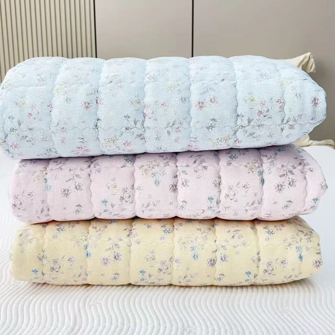 韩国 海马绒防滑垫绗棉床盖 绒床盖5.2斤180*200 可水洗 碎花夹棉