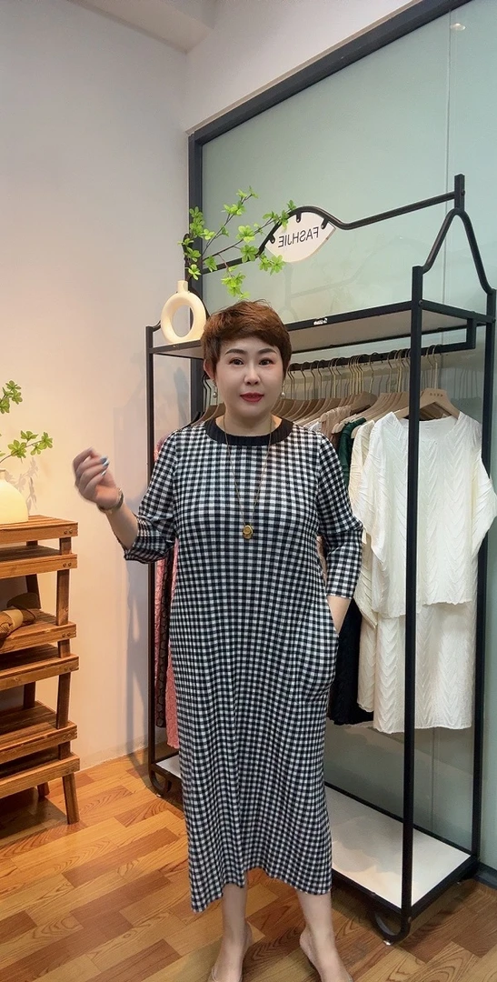 夏季女黑色长款褶皱工艺长裙休闲风千鸟格连衣裙黑白格子设计师