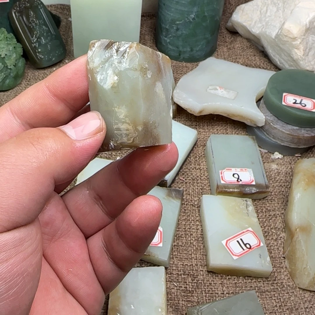 和田玉（糖玉）未镶嵌珠宝奇石