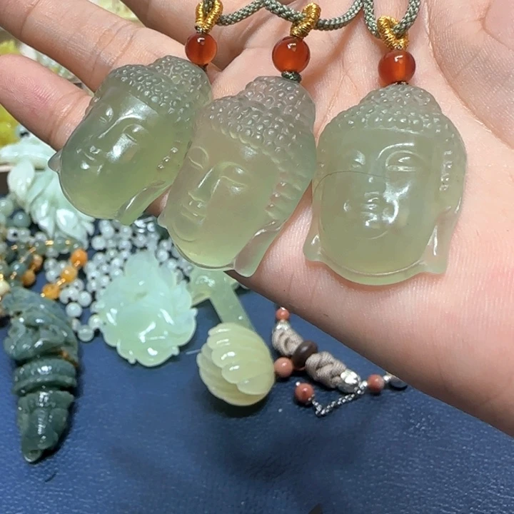 未镶嵌蛇纹石玉吊坠