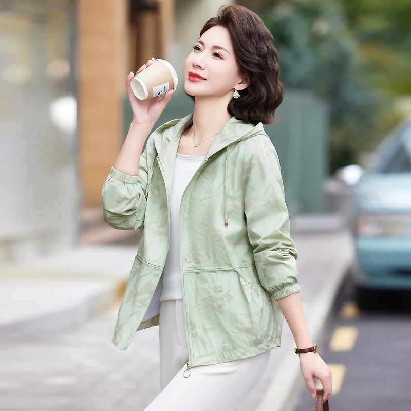 妈妈春秋夹克外套女2025新款薄款中老年休闲宽松连帽妈妈装夏季