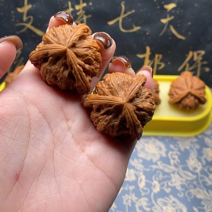 太***e吊坠文玩核桃白狮子