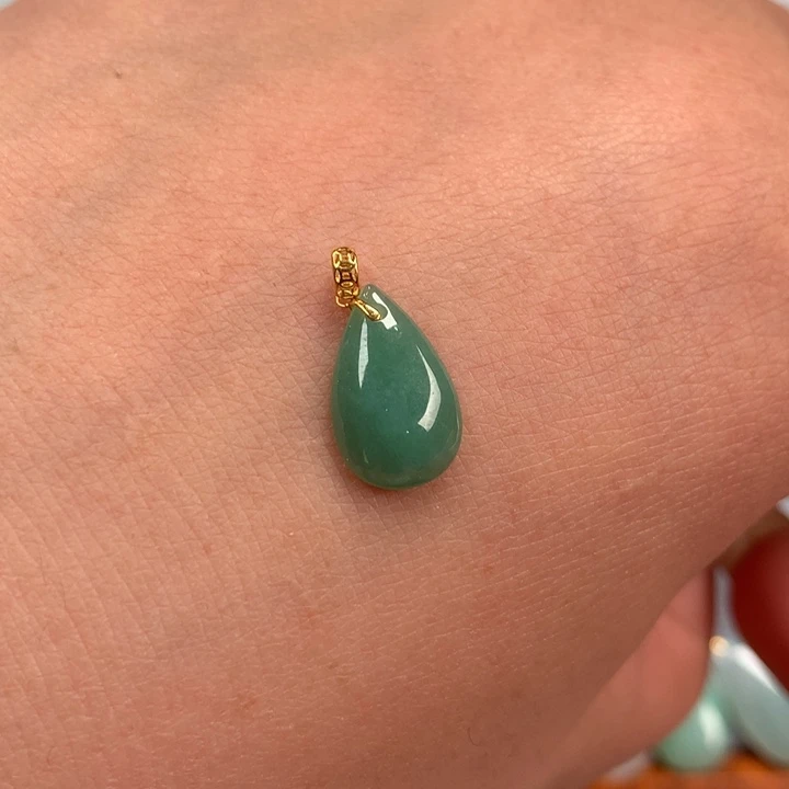 翡翠颈饰18K金镶嵌水滴