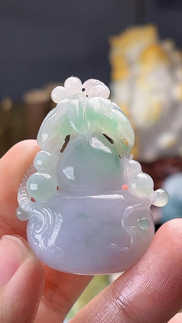 天然缅甸翡翠冰胶飘绿葫芦吊坠毛货买断需抛光尺寸高47宽35厚12.5